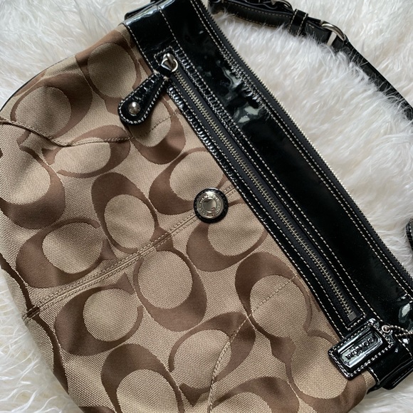 Coach Signature Black Patent Leather Bag - Picture 3 of 7